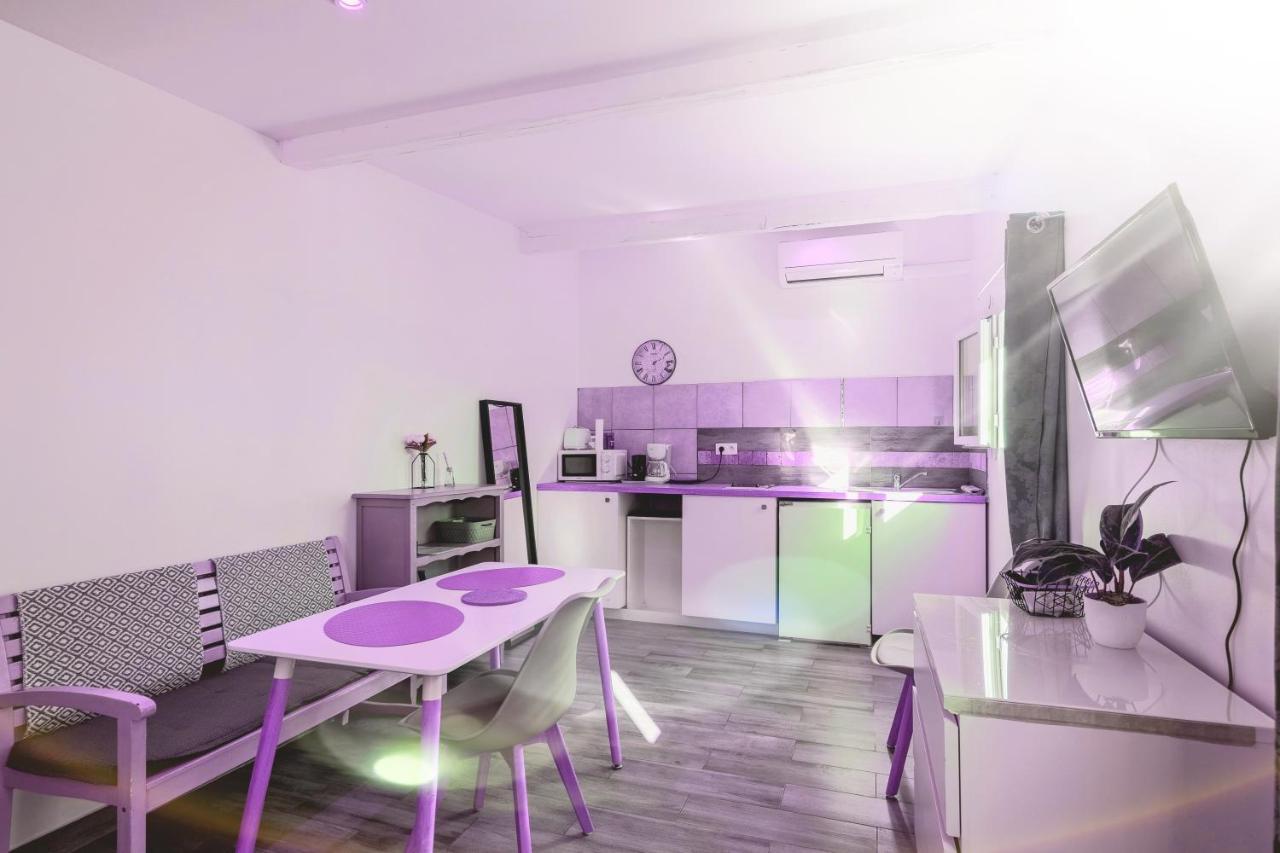Gite Du Stade Le Studio Cour Parking Et Piscine Partagee Marseille Exteriör bild